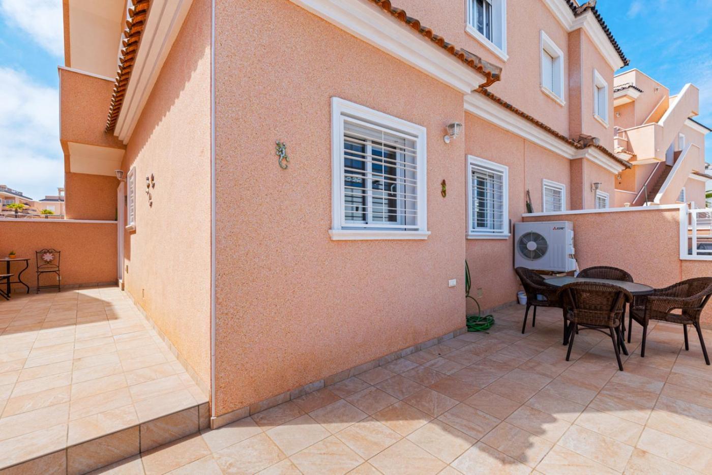 Apartments Punta Prima Indoor & Outdoor Pool 托雷维耶哈 外观 照片