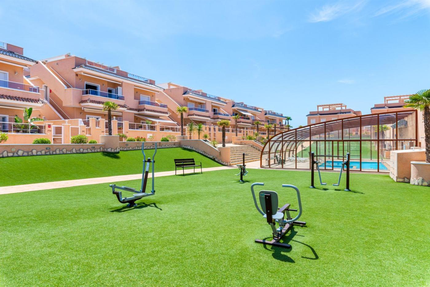 Apartments Punta Prima Indoor & Outdoor Pool 托雷维耶哈 外观 照片