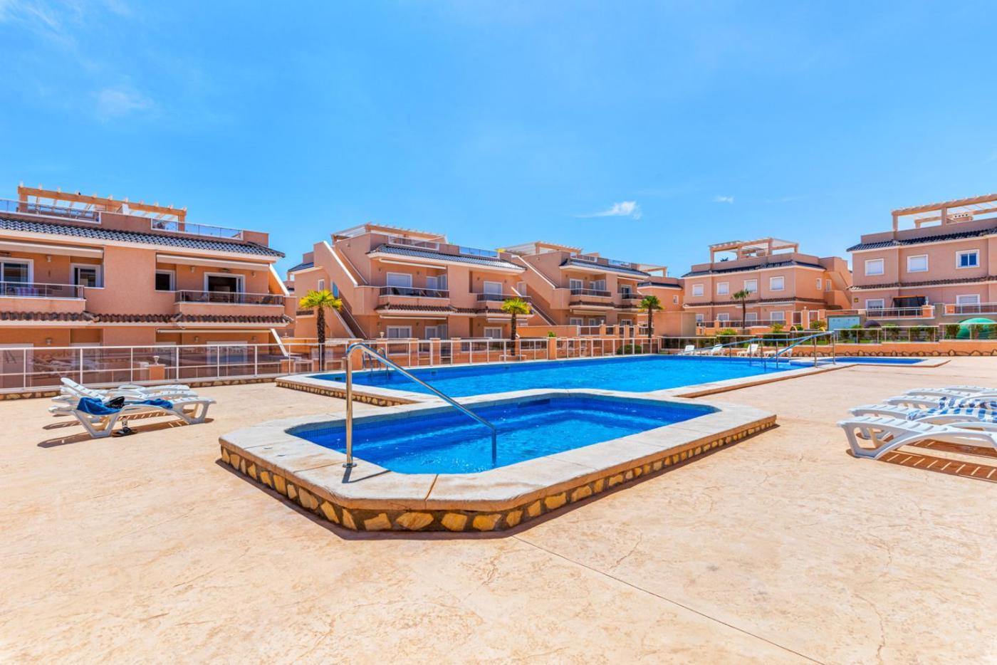 Apartments Punta Prima Indoor & Outdoor Pool 托雷维耶哈 外观 照片