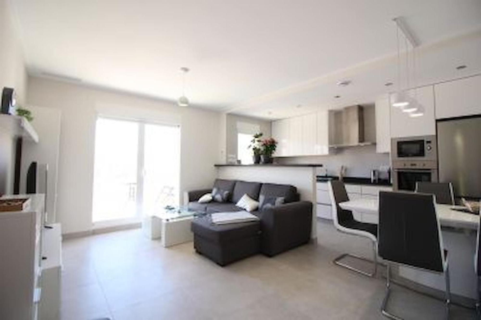 Apartments Punta Prima Indoor & Outdoor Pool 托雷维耶哈 外观 照片